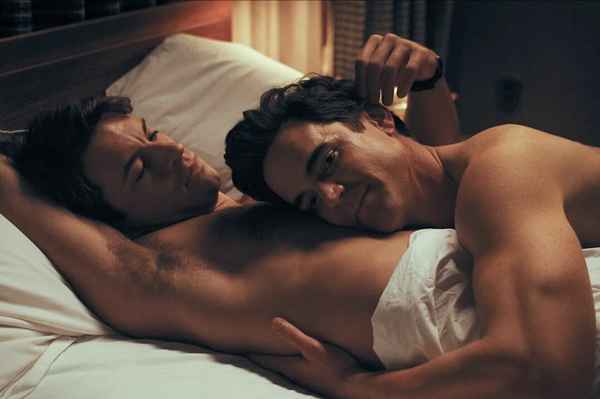 Jonathan Bailey wil Grieks leger van 300 gay lovers tot leven wekken