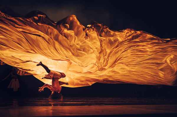 Hervé Koubi over Sol Invictus