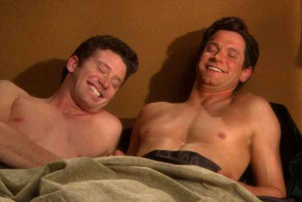 Very vintage: een terugblik op de verdwenen gay rom-com Straight Jacket, uit 2004