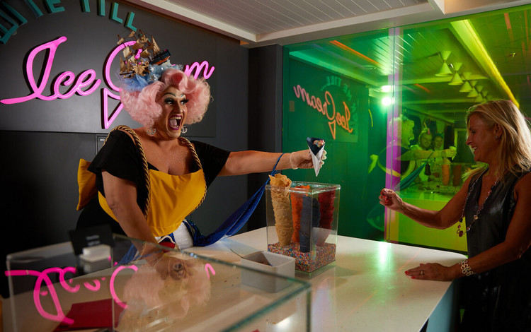 Van drag diva’s tot fine dining: cruisen in luxe met Virgin Voyages