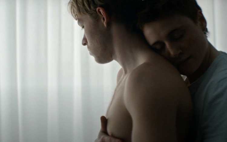 Bekijk de trailer van Sauna, een Deense film over de opbloeiende liefde tussen twee jonge queer mannen