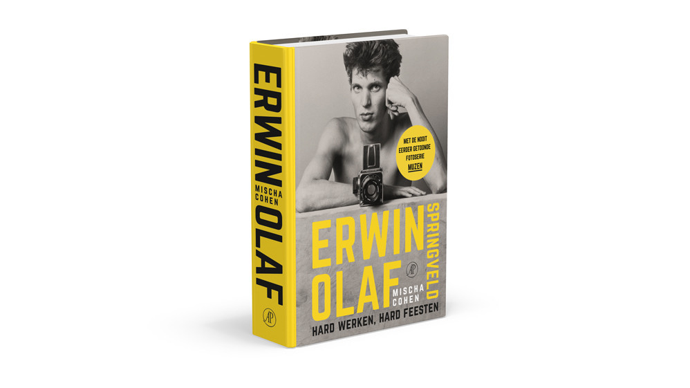Nú cadeau bij een abonnement op Winq: de fotografische biografie over het leven van Erwin Olaf t.w.v. € 49,99. Samen met een jaar Winq (6 edities) voor maar 39,95 euro.