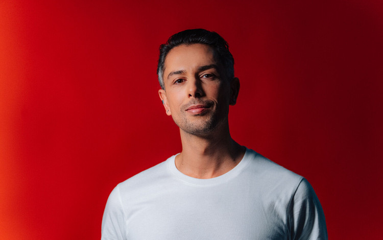 Michael is een jonge mantelzorger: “Mijn gevoelens voor jongens had ik weg­gestopt; de zorg voor mijn zusje kreeg voorrang”