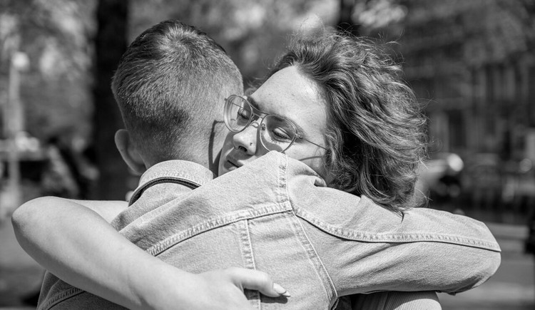 MEIJT. en Kadeem van de Pol lanceren campagne om het taboe op praten over zelfdoding te doorbreken: Tell Me About It 2025