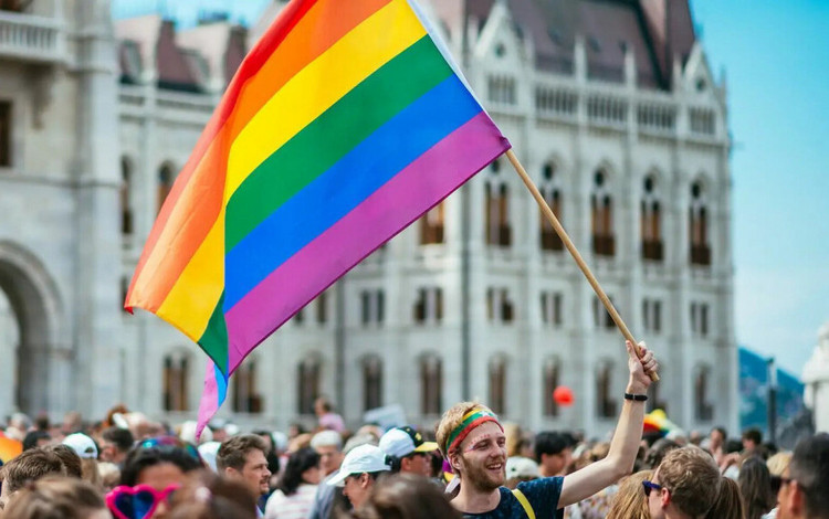 Staatssecretaris Mariëlle Paul namens kabinet aanwezig bij Boedapest Pride Parade