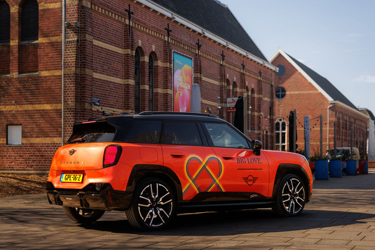 Compact, krachtig én elektrisch: dit is de nieuwste MINI