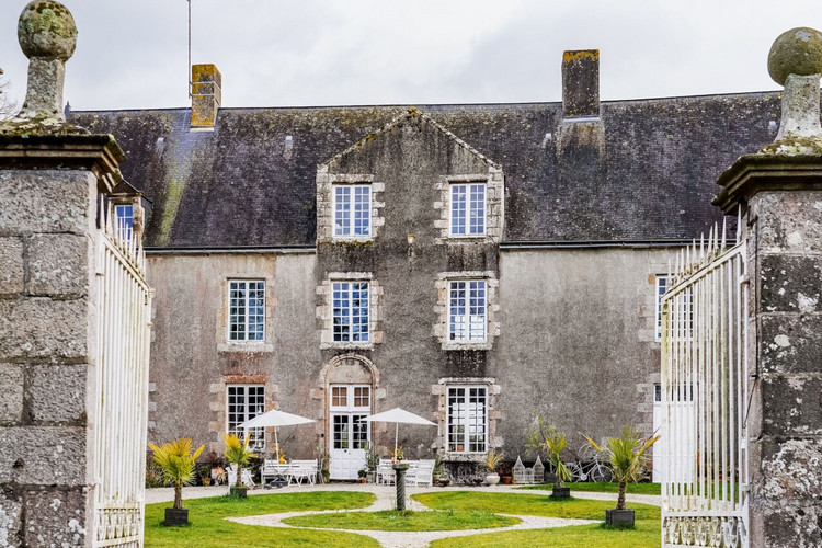 Binnenkijken in het Franse kasteel van Gijs & Angelo