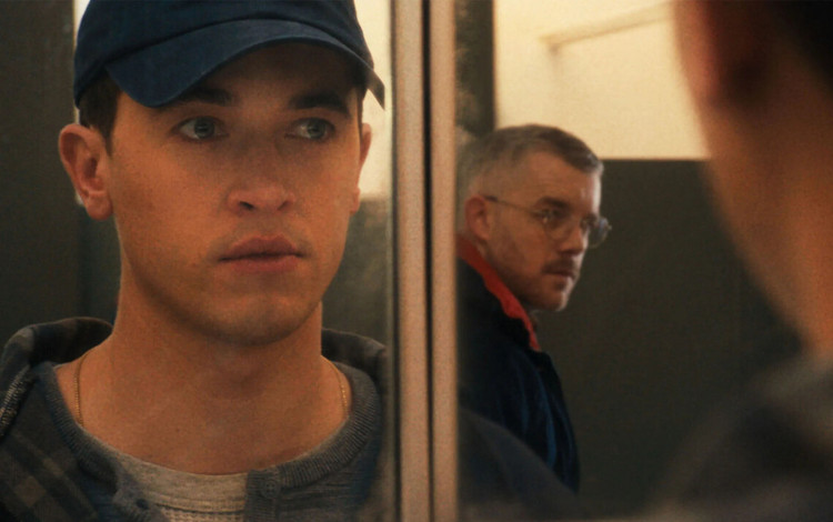 Dit is de officiële trailer van de romantische thriller Plainclothes, over de cruising scene in New York rond 1990