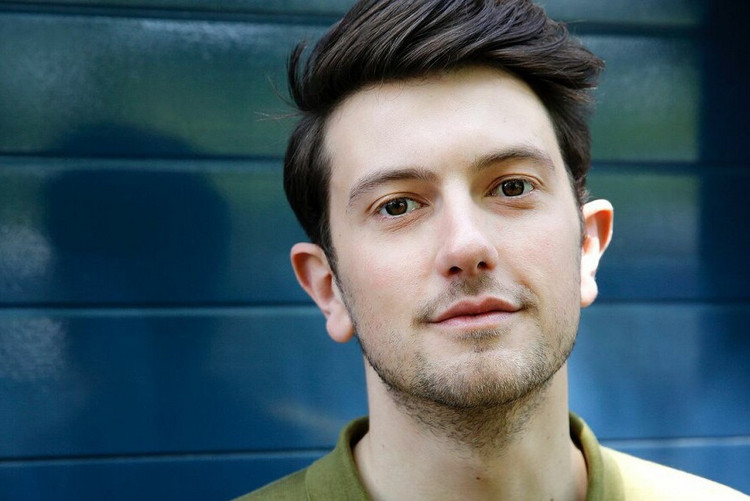 Acteur Dook van Dijck over zijn eerste keer in een gaybar