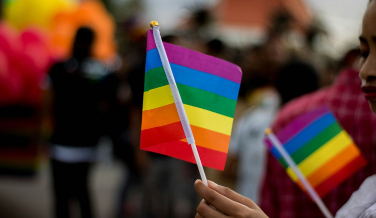 Amnesty International roept op: maak een eind aan mensonterende praktijken zoals stokslagen voor gay mannen in Indonesië