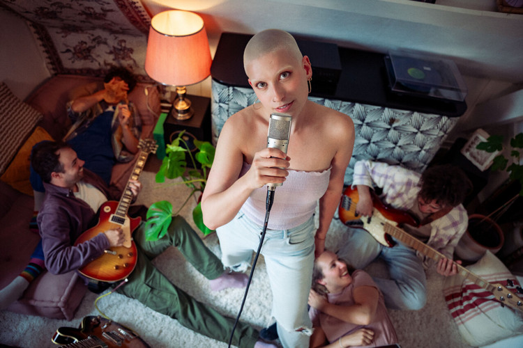 Speciaal voor World Mental Health Day geeft Bieke je een liefdeslied aan jezelf cadeau