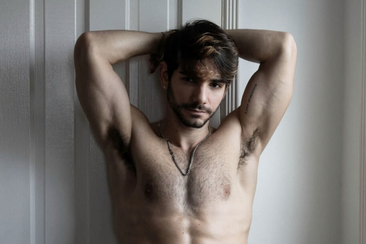Hot op Instagram: Hacks- en Open To It-acteur Jason Caceres