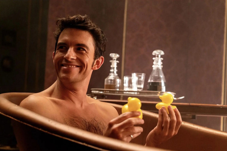 Jonathan Bailey onthult welke gay filmklassieker hem als tiener deed beseffen: “Daar moet ik iets mee doen”
