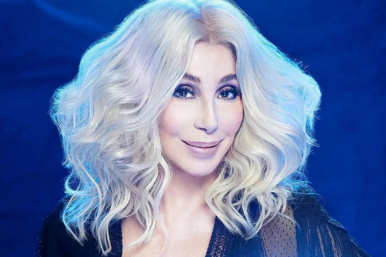 Cher tekent miljoenendeal met Netflix voor zevendelige serie: “Die heet Sharing Her Story en dat is geen grap”