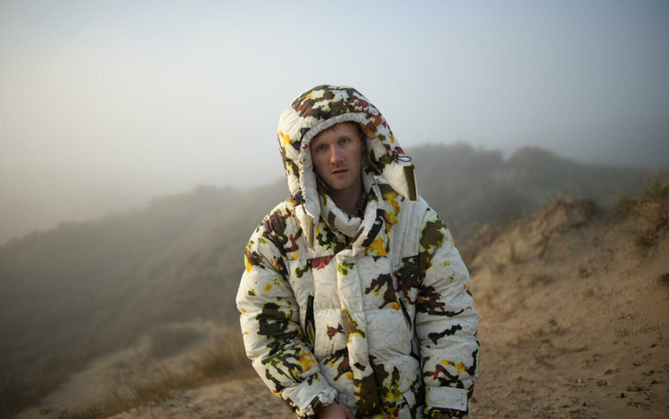 Kiri Mioki zingt over zijn geheim: ‘Niet Aan Mijn Moeder Vertellen’