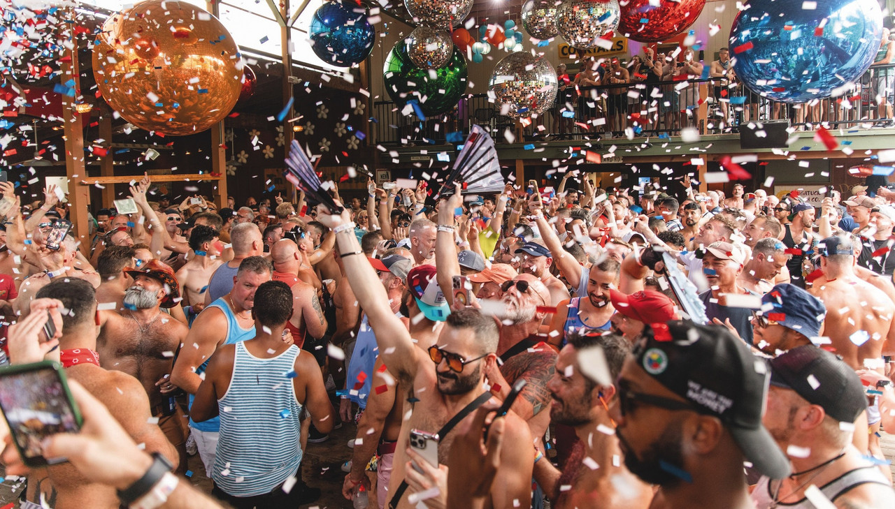 Nu cadeau bij een jaarabonnement op Winq: De LGBTQ+ reisgids!