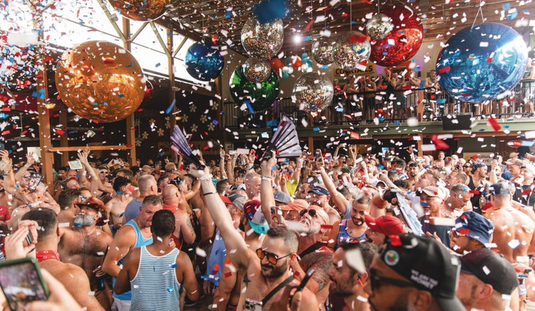 Nu cadeau bij een abonnement op Winq: de LGBTQ+ reisgids