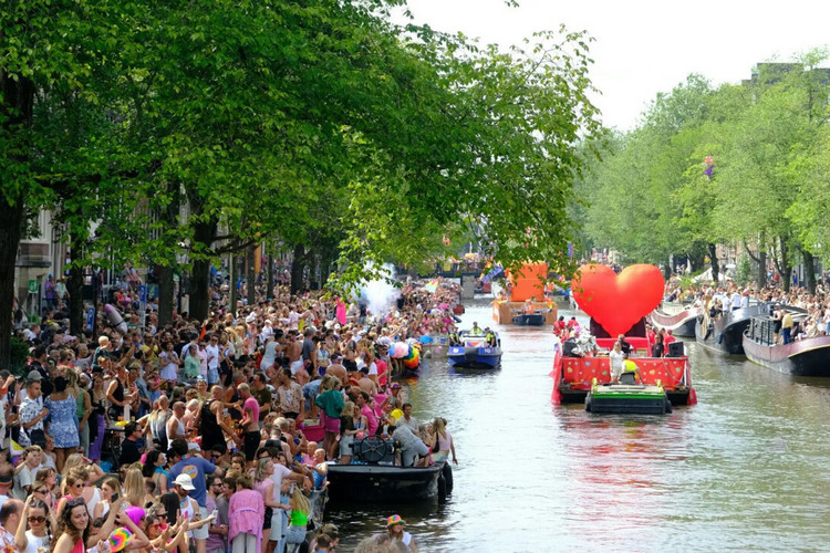 Pride Amsterdam bestaat 30 jaar én er is World Pride in de hoofdstad: Canal Parade wordt spectaculairder dan ooit