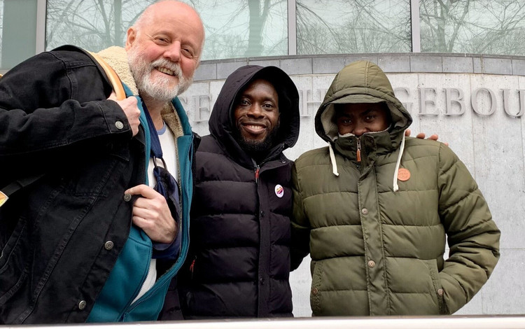 Homoseksuele relatie erkend door IND en rechtbank, maar partner blijkt nog steeds #NietGayGenoeg