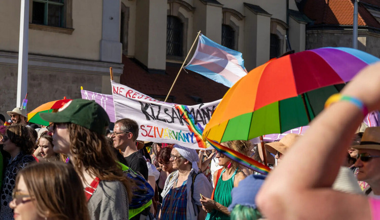 Hongarije stigmatiseert lhbtiq+-personen met nieuwe wet - onduidelijk wat nieuwe premier Péter Magyar hieraan gaat doen