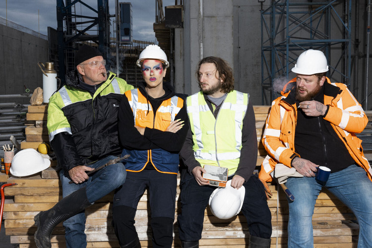 “Lola is geen schild, meer een vorm waarin ik me sterk voel en kwetsbaar durf te zijn”