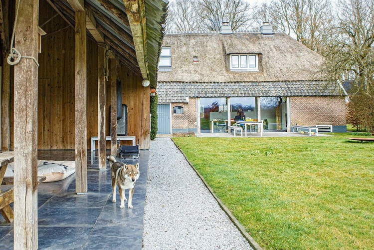 Binnenkijken in de Drentse boerderij van Jan en Etienne