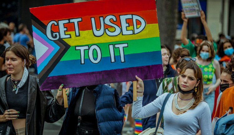 Ipsos Pride Report 2026: 53% van de mensen is voor huwelijksgelijkheid, in Nederland is dat 80%