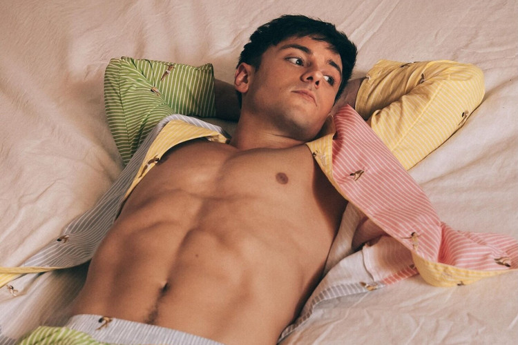 Pyjama’s, boxershorts en T-shirts: zo ziet de collectie van Tom Daley en queer modeontwerper Patrick Church eruit