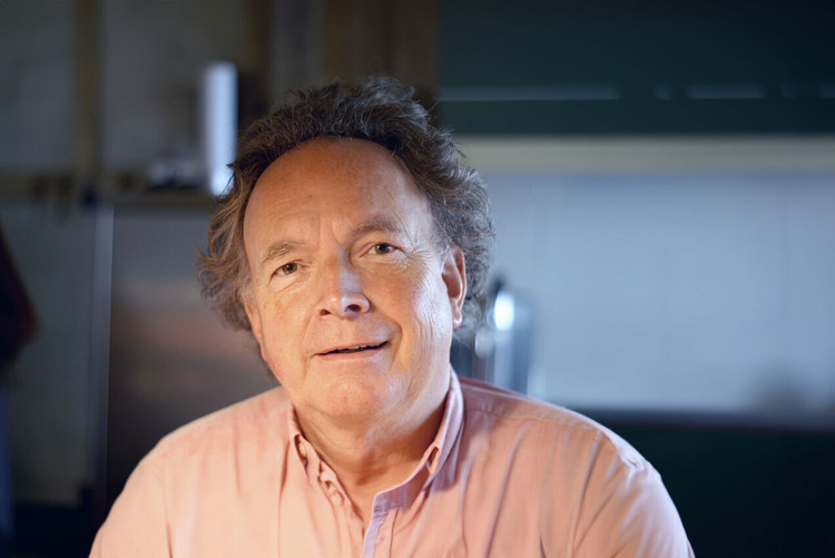 Entertainer Paul Haenen over zijn eerste keer in een gaybar