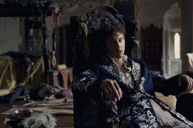Nieuwe muziek: Troye Sivan samplet Madonna’s ‘Music’ en Cyndi Lauper zingt ‘True Colors’