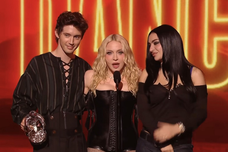 Terugkijken: hier is Madonna’s complete optreden tijdens de MTV Video Music Awards
