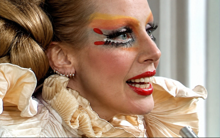 Vintage video: kijk naar ‘Superpoes’, een documentaire uit 2002 over het magische en tragische leven van de extravagante Mathilde Willink